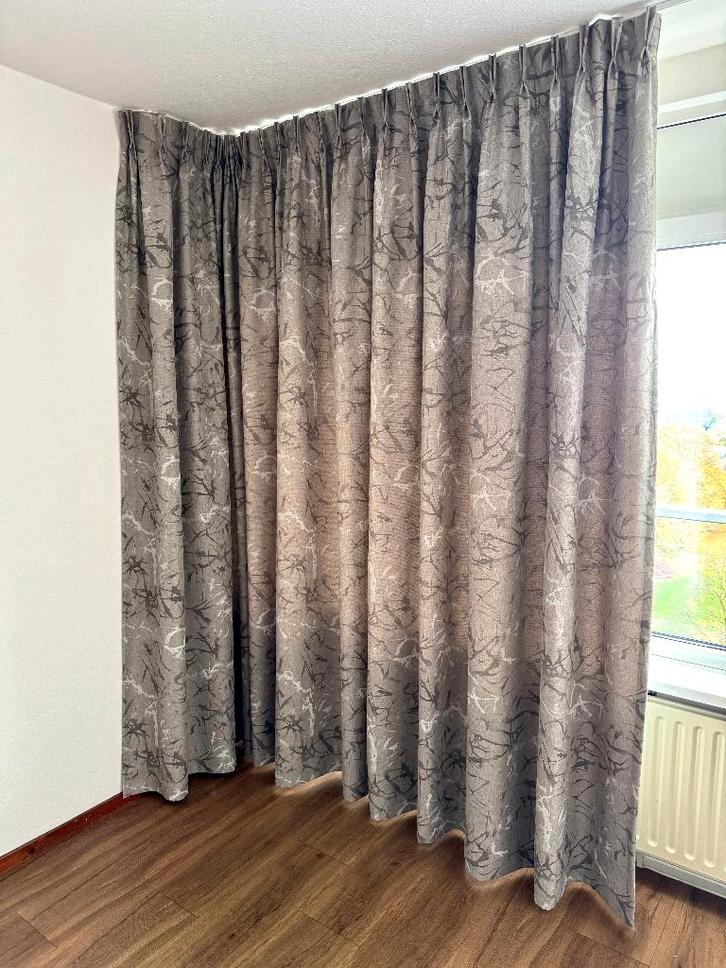 Set van 2 vrijwel nieuwe gordijnen, verduisterend (H=250), Huis en Inrichting, Stoffering | Gordijnen en Lamellen, Zo goed als nieuw