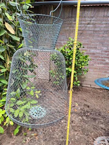 Oud leefnet in goede staat.  beschikbaar voor biedingen