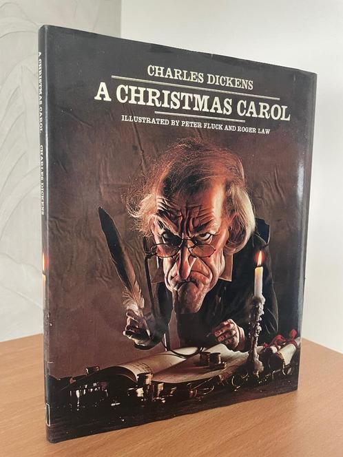 Charles Dickens: A Christmas Carol (2), Boeken, Literatuur, Zo goed als nieuw, Europa overig, Ophalen of Verzenden