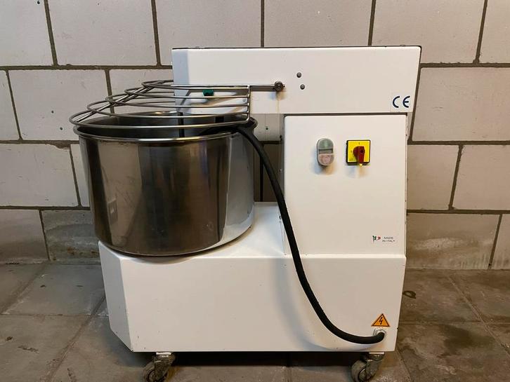 Spiraal Deegmachine - Zo Goed Als Nieuw!, Zakelijke goederen, Horeca | Keukenapparatuur, Ophalen of Verzenden