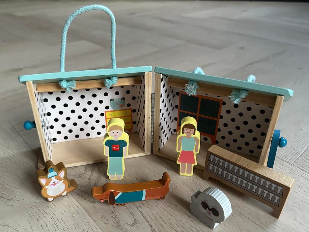Houten Speelhuisje met Figuren - HEMA, Ophalen of Verzenden, Zo goed als nieuw, Meubelstuk of Keukentje