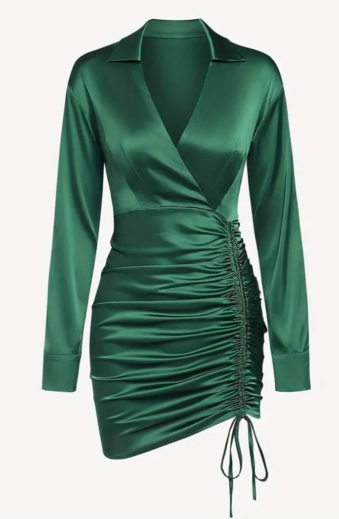 Chique Satijnen Jurk, Kleding | Dames, Jurken, Nieuw, Maat 38/40 (M), Groen, Boven de knie, Ophalen of Verzenden