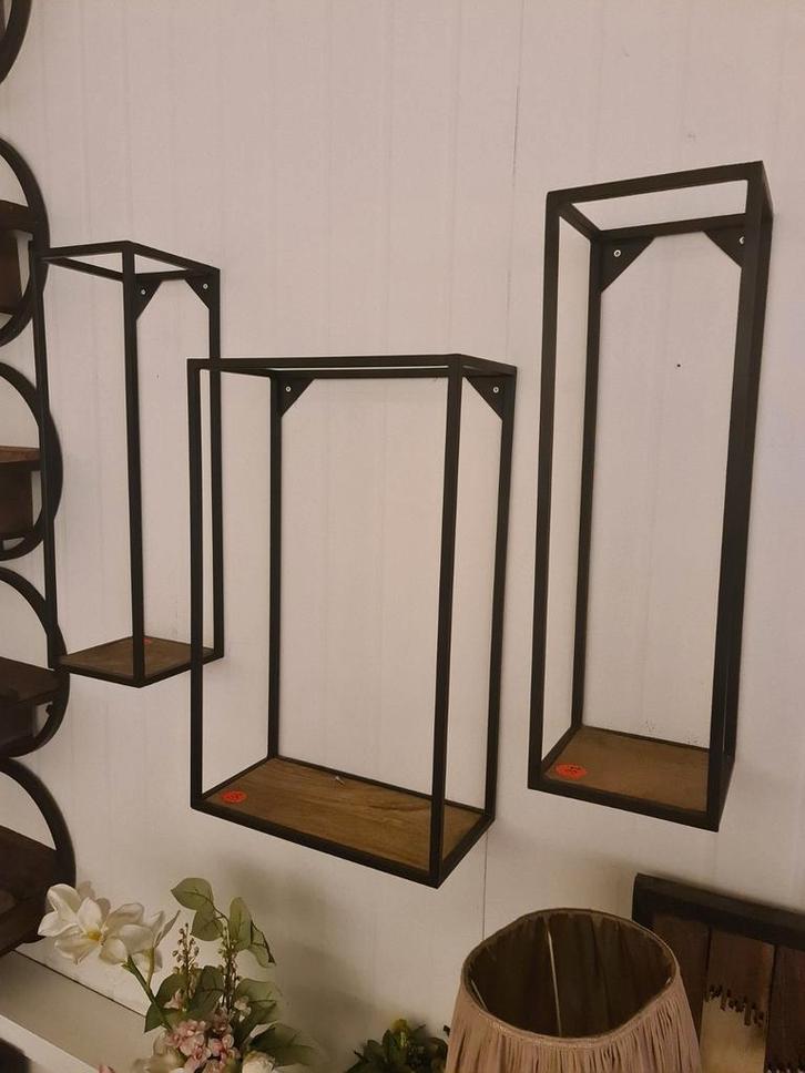 Nieuw industrieel set van 3 wandkastjes mangohout metaal €65, Huis en Inrichting, Woonaccessoires | Wandplanken en Boekenplanken