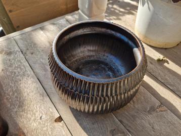 Mooie decoratieve pot voor binnen beschikbaar voor biedingen