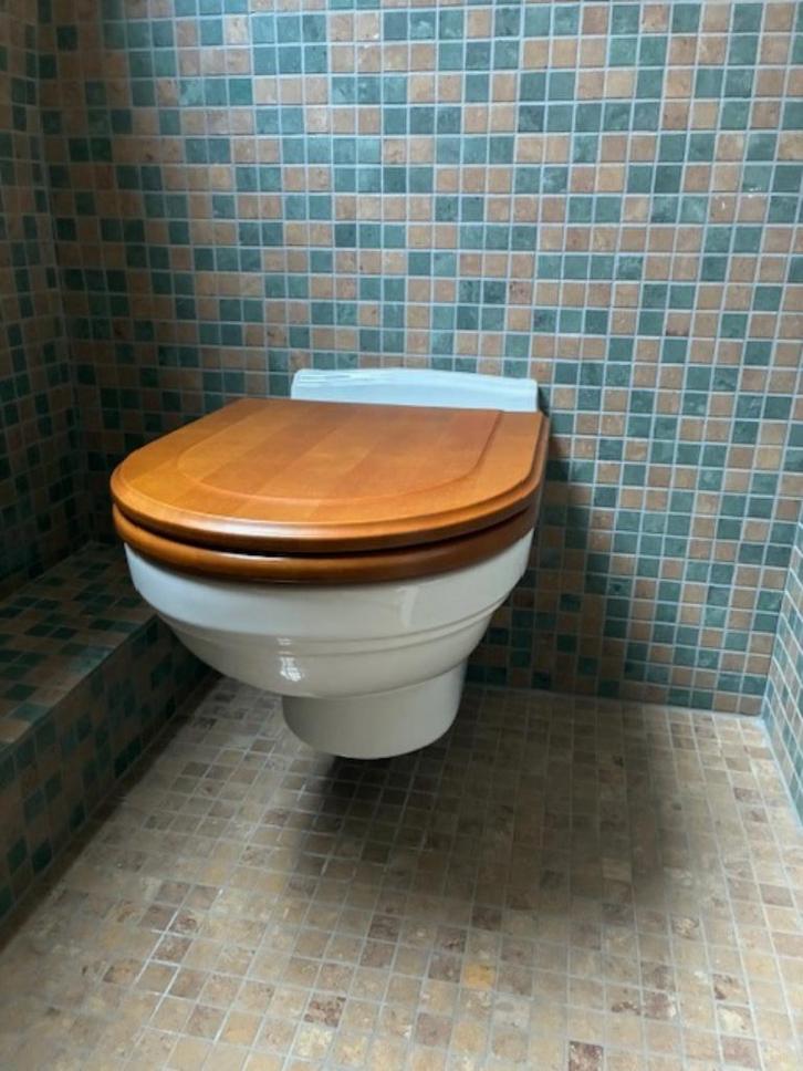 Wc Villeroy & Boch Hommage - 2 stuks, Doe-het-zelf en Verbouw, Sanitair, Zo goed als nieuw, Toilet, Ophalen