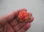Goudkleurige Broche met Koraalrode Bloem * Mooi Vintage, Sieraden, Tassen en Uiterlijk, Antieke sieraden, Ophalen of Verzenden
