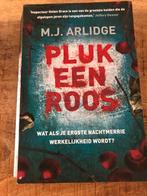 M.J. Arlidge - Pluk een roos, Ophalen of Verzenden, Zo goed als nieuw, M.J. Arlidge