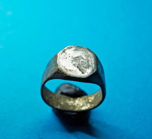 Vingerring - 1e/3e eeuw - Brons - Bodemvondst - C, Sieraden, Tassen en Uiterlijk, Antieke sieraden, Ring, Brons, Ophalen of Verzenden