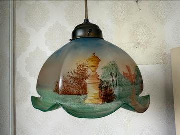 Hanglamp met trekpendel met zeer mooi glazen kapje beschikbaar voor biedingen