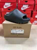 Adidas Yeezy Slide Dark Onyx Maat 40,5 ID5103, Kleding | Heren, Schoenen, Slippers, Overige kleuren, Nieuw, Ophalen of Verzenden