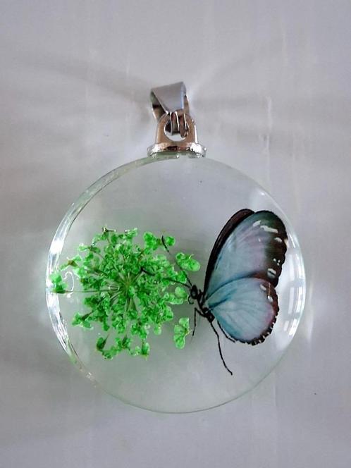 glazen hanger blauwe vlinder groene bloemen, Sieraden, Tassen en Uiterlijk, Kettinghangers, Nieuw, Overige materialen, Ophalen of Verzenden