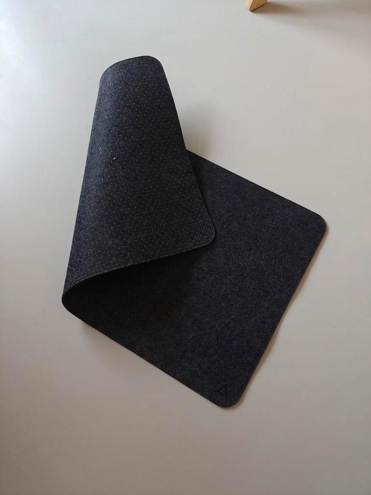 DeltaHub Vilt Bureau Onderlegger Antraciet, Computers en Software, Muismatten, Gebruikt, Ophalen of Verzenden