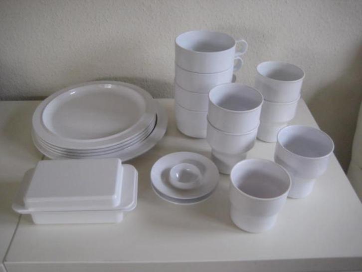 Mepal servies wit 37 stuks+retro mokken/eierdopjes/schaaltje, Caravans en Kamperen, Kampeeraccessoires, Zo goed als nieuw, Ophalen of Verzenden