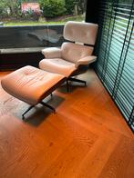 Eames look-a-like armstoel en ottoman, Ophalen, Zo goed als nieuw, 75 tot 100 cm