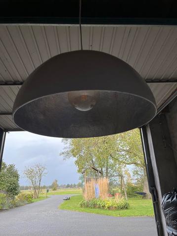 Tafel lamp wit beschikbaar voor biedingen