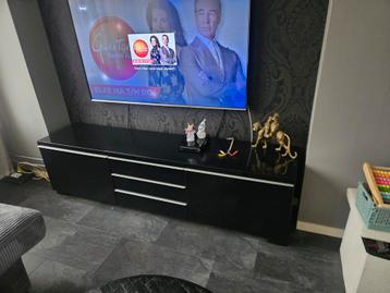 Tv meubel beschikbaar voor biedingen