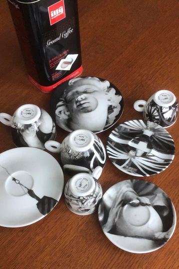 Illy Art Collection 1999 set van 4 kopjes, twee blikken beschikbaar voor biedingen