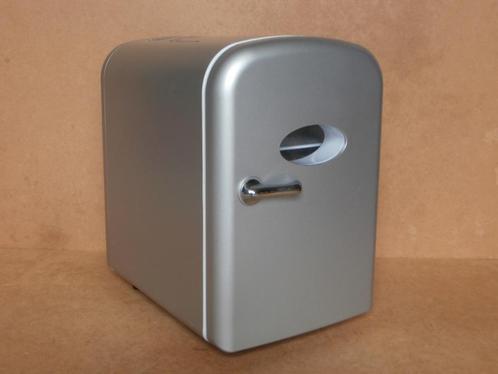 Minikoelkast mini cooler Camping reis koelkastje minicooler, Caravans en Kamperen, Koelboxen, Zo goed als nieuw, Koelbox, Elektrisch