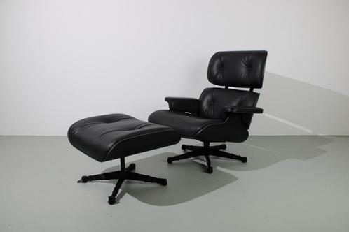Vitra Eames Lounge Chair met Ottoman XL, All Black, Huis en Inrichting, Fauteuils, Nieuw, Hout, Leer, Metaal, 75 tot 100 cm, Minder dan 75 cm