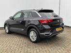 Volkswagen T-Roc 1.5 TSI Style Automaat Pano.dak Adap.Cruise, Auto's, Volkswagen, Euro 6, 4 cilinders, 150 pk, Zwart