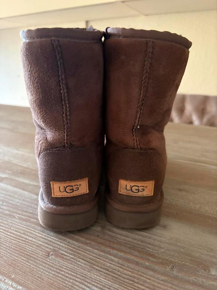 Originele  bruine Ugg short laarzen mt 38, Kleding | Dames, Schoenen, Zo goed als nieuw, Lage of Enkellaarzen, Bruin, Ophalen of Verzenden