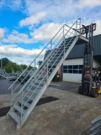 Stalen trap met bordes gegalv hoog 3.93mtr nob092, Ophalen, Zo goed als nieuw, 2 tot 4 meter