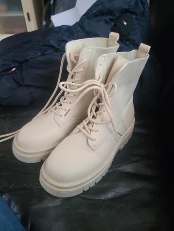 Zara veterboots met geprofileerde zool - Maat 39 beschikbaar voor biedingen