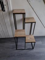 Hout en stalen bijzet zuilen, Ophalen