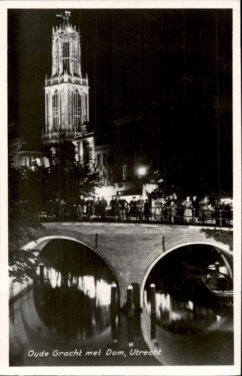Utrecht Oude Gracht met Dom VERLICHT uitg TAKKEN No 2828, Verzamelen, Ansichtkaarten | Nederland, Ongelopen, Utrecht, 1940 tot 1960
