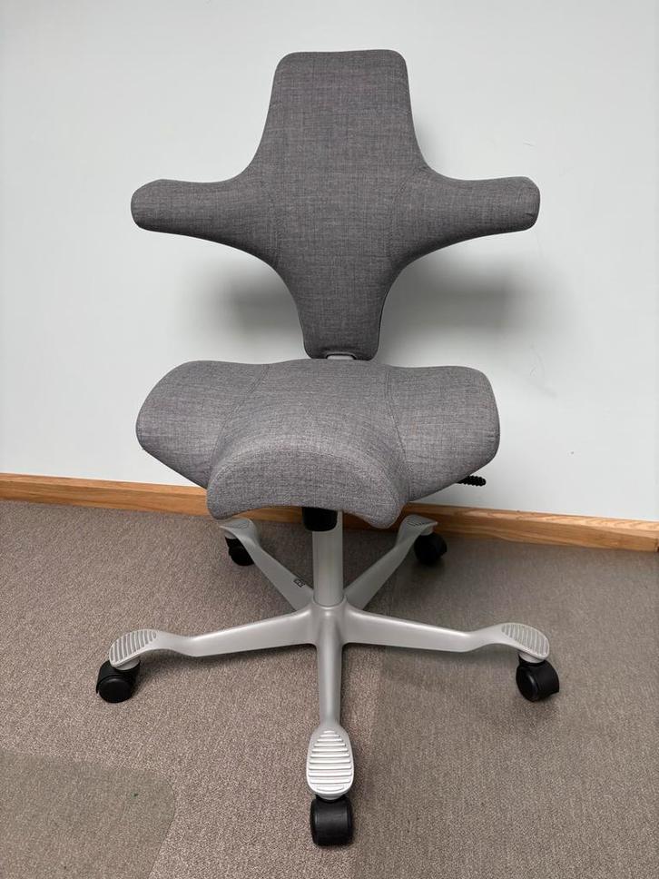 Håg Capisco 8106 bureaustoel - Grijs/Blauw, Huis en Inrichting, Bureaustoelen, Gebruikt, Bureaustoel, Grijs, Ergonomisch, Ophalen
