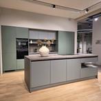 Unieke Schüller showroom eilandkeuken groen/grijs, Huis en Inrichting, Keuken | Complete keukens, Ophalen, Overige typen, Nieuw