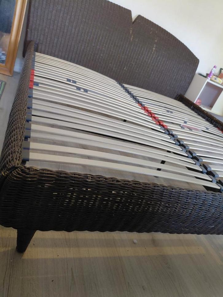 Gratis: Rotan bed 180x200 met lattenbodems, Huis en Inrichting, Slaapkamer | Bedden, Gebruikt, Tweepersoons, 180 cm, 200 cm, Overige materialen