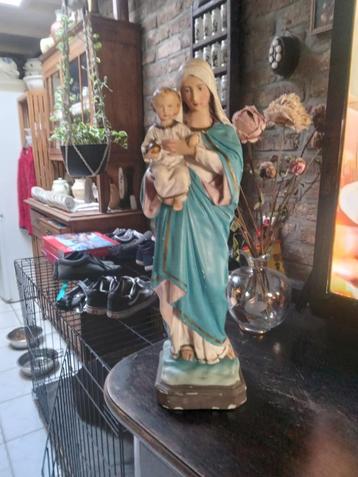 prachtige antieke maria met kindje merkje op voetje beschikbaar voor biedingen