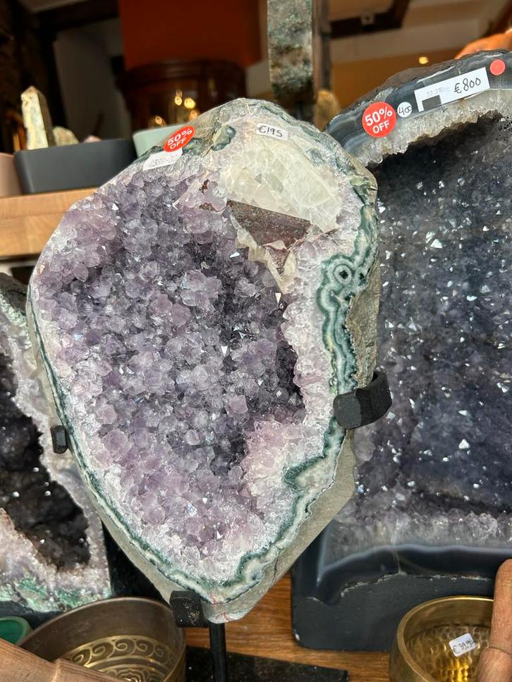 Grote Amethist Geode - 50% Korting!, Verzamelen, Mineralen en Fossielen, Mineraal, Ophalen of Verzenden
