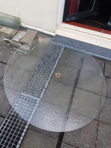 Glazen blad tuintafel rond beschikbaar voor biedingen