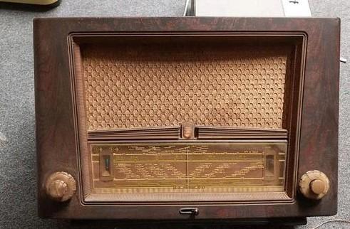 Philips BX430A (1953) Bakeliet - Voor onderdelen of restaura, Antiek en Kunst, Antiek | Tv's en Audio, Ophalen of Verzenden