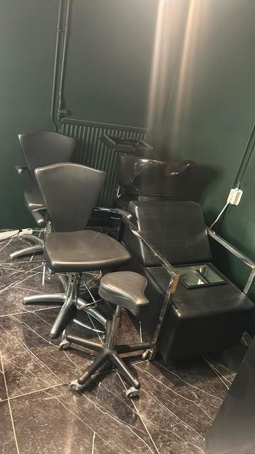 Kapsalon Inboedel Zwart - Wasunit & Kappersstoelen beschikbaar voor biedingen