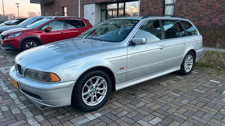 BMW 520i touring 2001, Auto's, BMW, Particulier, 5-Serie, Benzine, Stationwagon, Automaat, Geïmporteerd, Zilver of Grijs, Ophalen of Verzenden