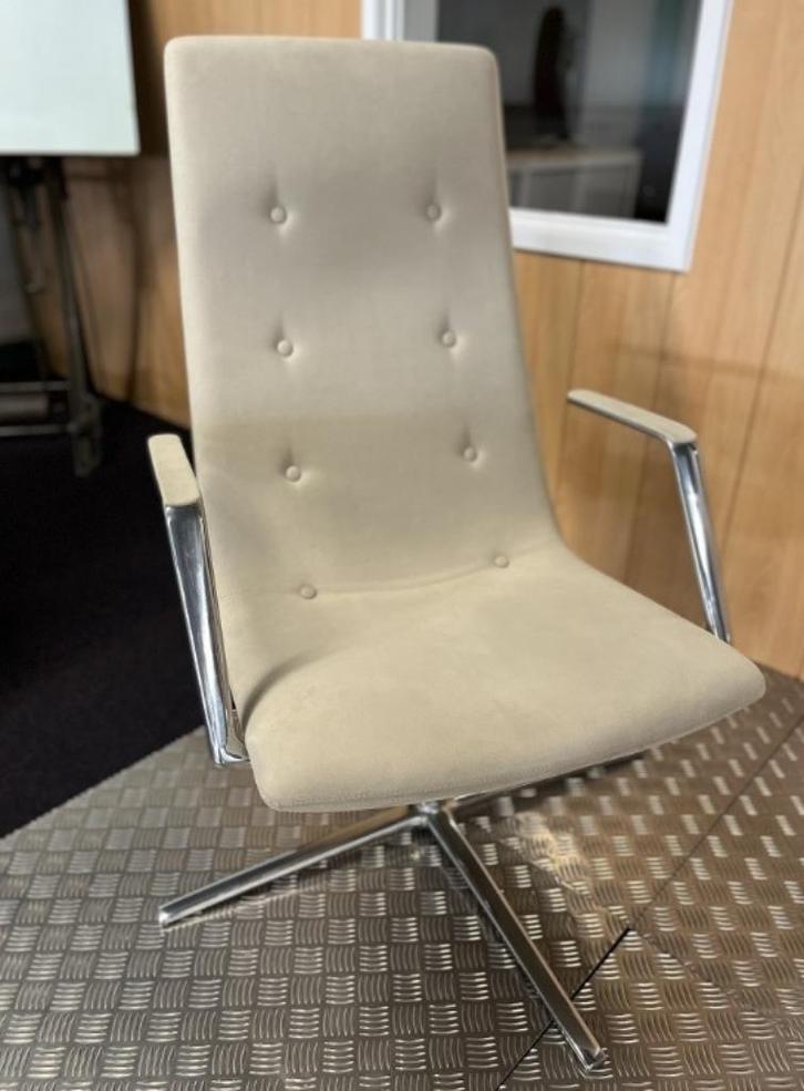 Fauteuil / loungestoel Sky Classic, Beige wit, Showroommodel, Huis en Inrichting, Fauteuils, Nieuw, Metaal, Stof, 50 tot 75 cm