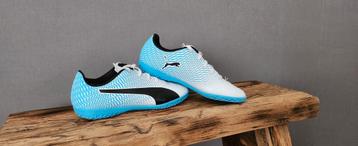 Nog zeer nette Puma zaalschoenen, maat 35 blauw/wit/zwart  beschikbaar voor biedingen