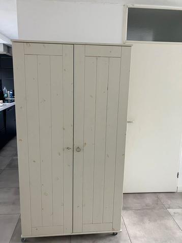 Kledingkast / schoenenkast MOET WEG! beschikbaar voor biedingen