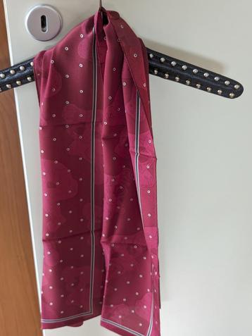 Zijden Sjaal Rood (Zijde) (Nieuw) 130x30 cm beschikbaar voor biedingen