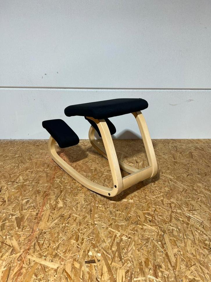 Varier Variable Balans Kniestoel - Zwart, Huis en Inrichting, Stoelen, Nieuw, Eén, Hout, Zwart, Ophalen of Verzenden