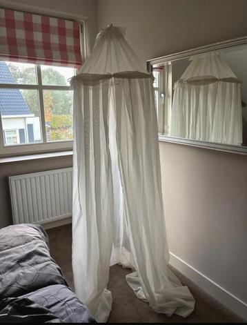 Prachtige klamboe beschikbaar voor biedingen