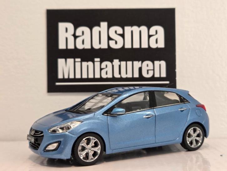 Hyundai i30 5drs + panodak - 1:43 PremiumX, Hobby en Vrije tijd, Modelauto's | 1:43, Zo goed als nieuw, Auto, Ophalen of Verzenden