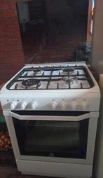 Indesit gasfornuis glasplaat oven wok brander niet gratis, Ophalen, 4 kookzones, Zo goed als nieuw, Gas