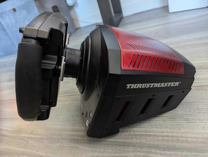 Thrustmaster TS-XW Formula Ferrari bundel Zonder pedalen, Spelcomputers en Games, Spelcomputers | Overige Accessoires, Zo goed als nieuw
