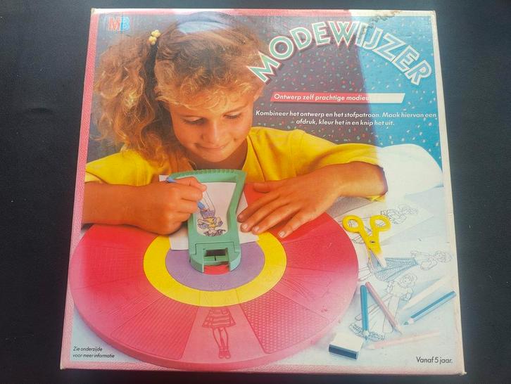 1987 vintage MB Modewijzer - Ontwerp je eigen mode! Izgst, Kinderen en Baby's, Speelgoed | Educatief en Creatief, Zo goed als nieuw