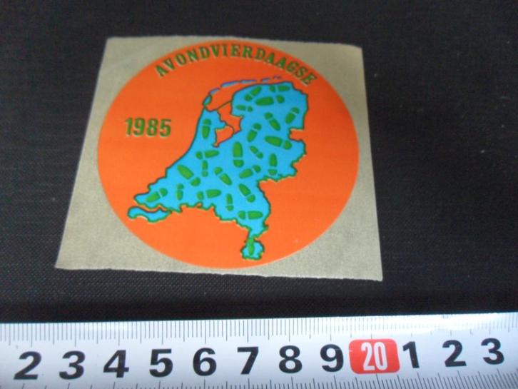 sticker 1985 avondvierdaagse wandelsport, Verzamelen, Stickers, Zo goed als nieuw, Bedrijf of Vereniging, Ophalen