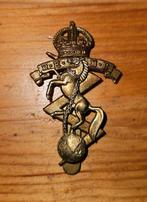 Britse cap badge REME, Verzamelen, Ophalen of Verzenden, Landmacht, Engeland, Embleem of Badge